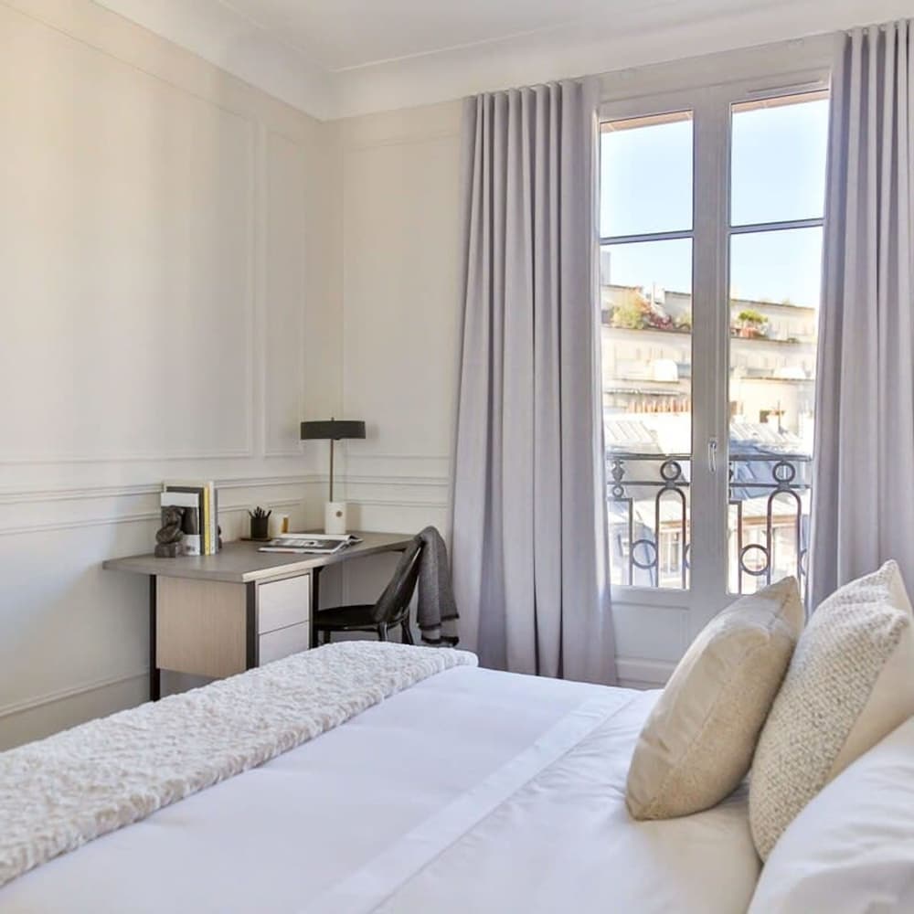 Design Passy Terrace 2 Bedroom Apt With Balcony in Paris