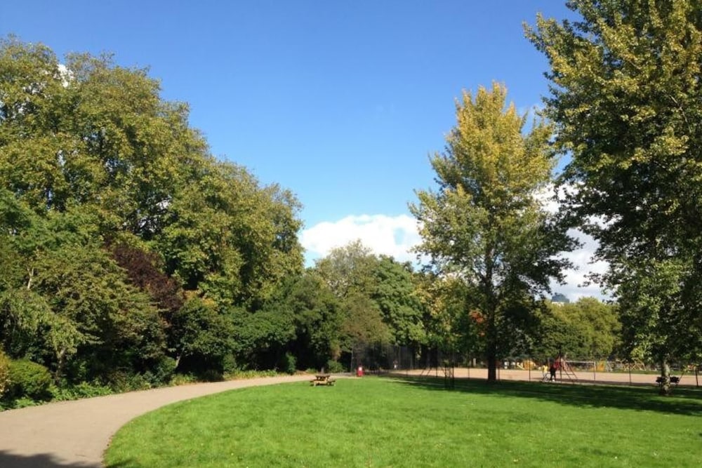 Lovely 2 Bedroom Apartment With Garden, South Bank Westminster