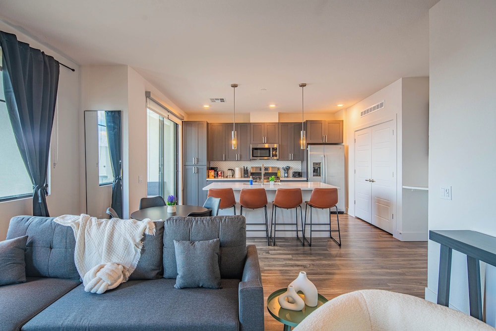 ROVE LIVING/KB - Scottsdale Grand