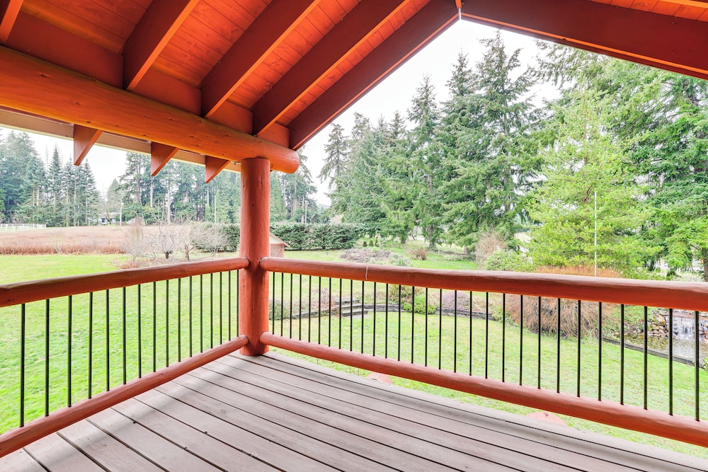 11 Mi to Olympic NP: Port Angeles Retreat w/ Deck