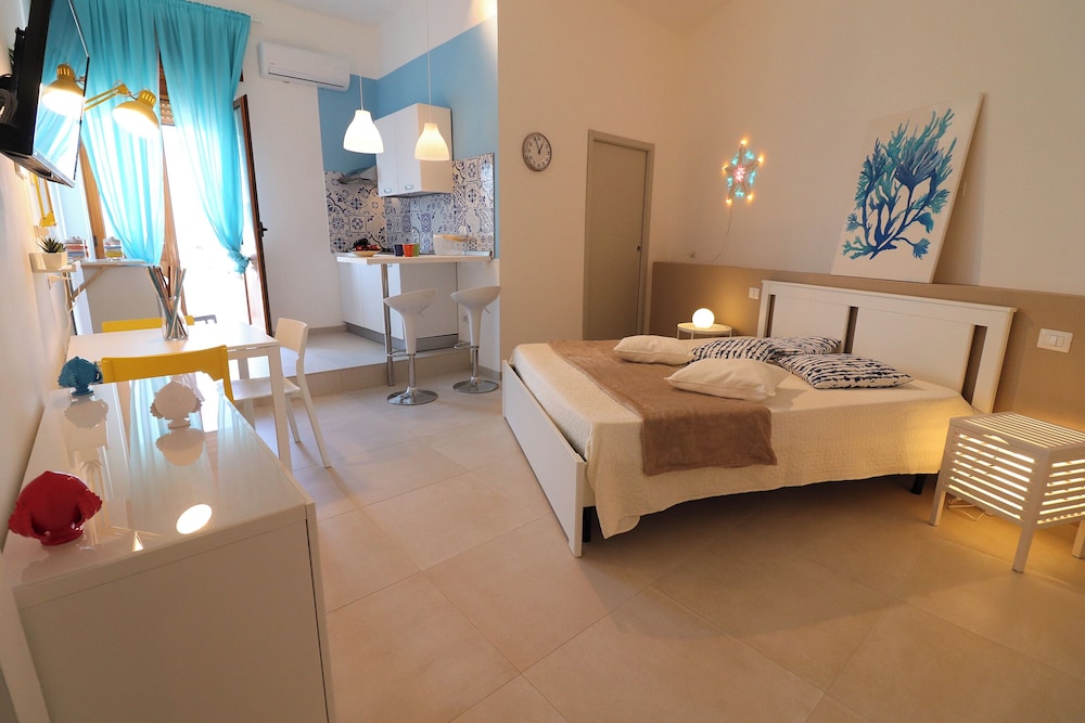 Casa Maya Modern Open-space Apartment Steps From Otrantos Seafront