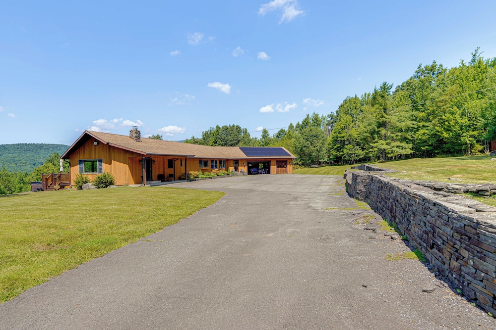 3 Mi Windham Mtn Club: Family Home w/ Yard