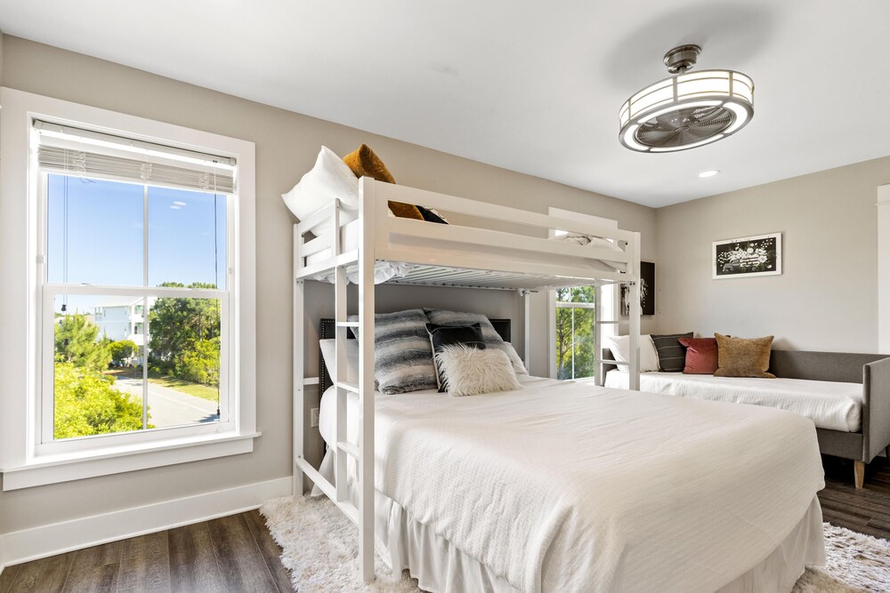 Easy Breezy by Southern Vacation Rentals view 5