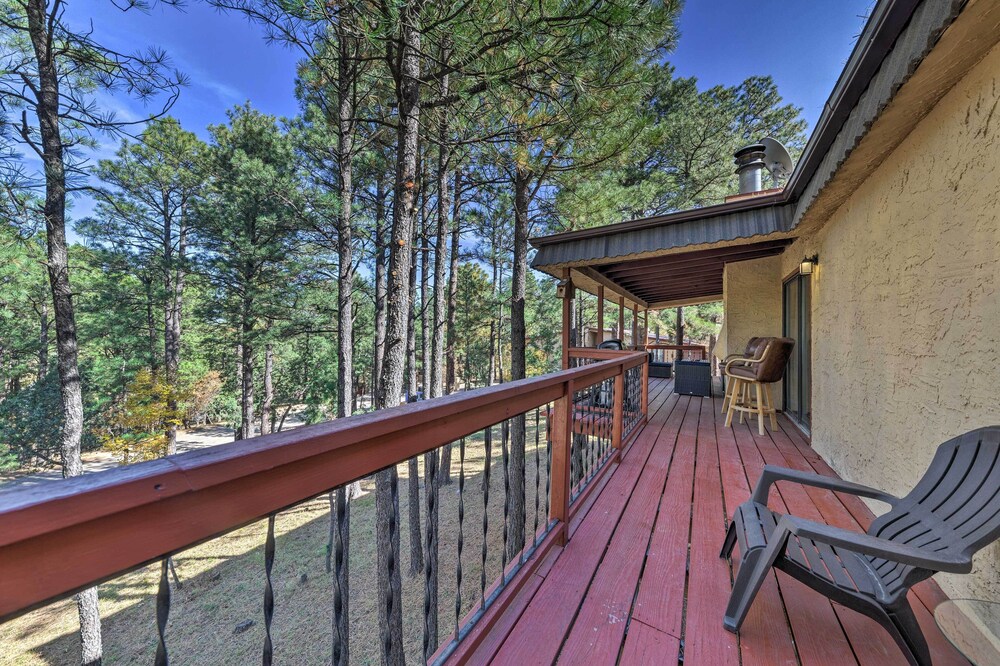 All-season Alto Getaway w/ Fire Pit & Deck!