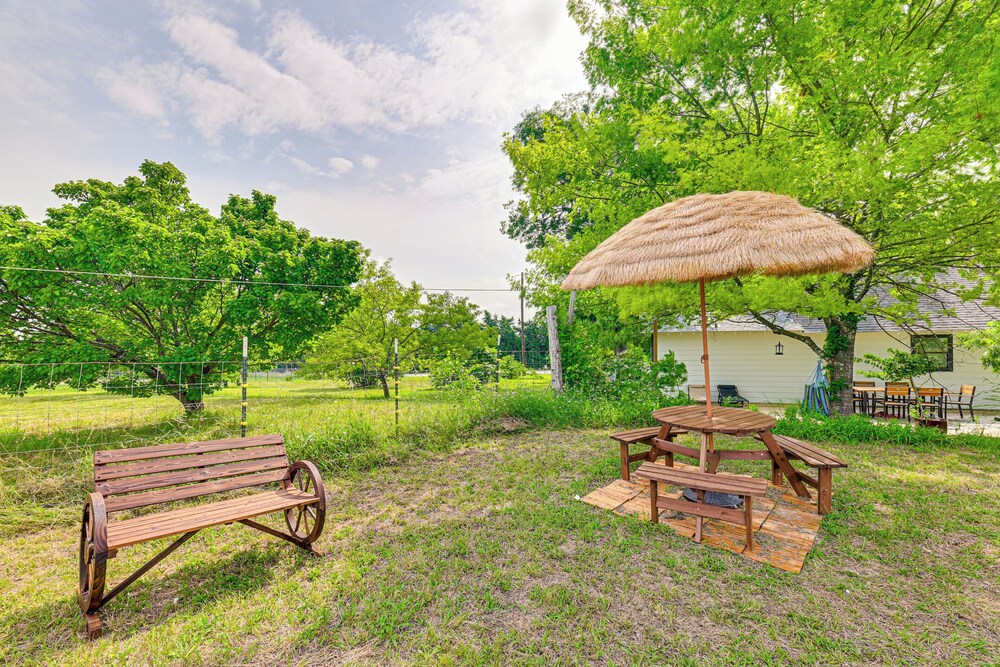Blue Ridge Retreat on 10-acre Farm: Rural Reset!