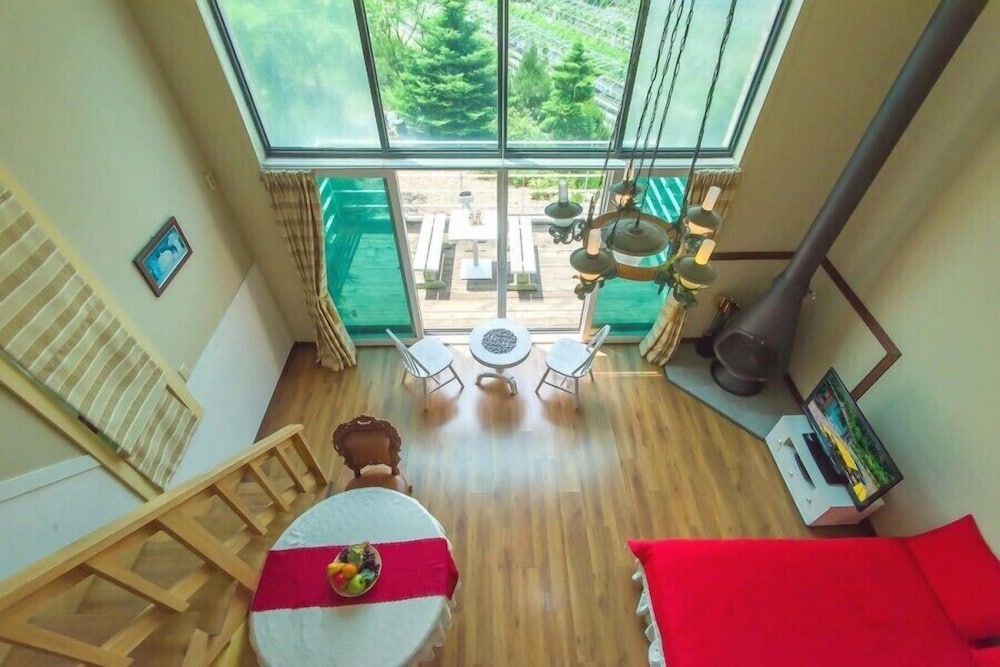 Sunny Junny Pension