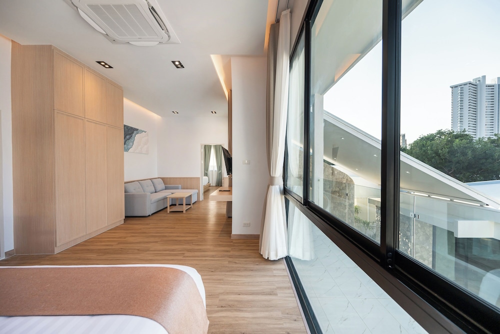 Mövenpick Pool Villa 6BR