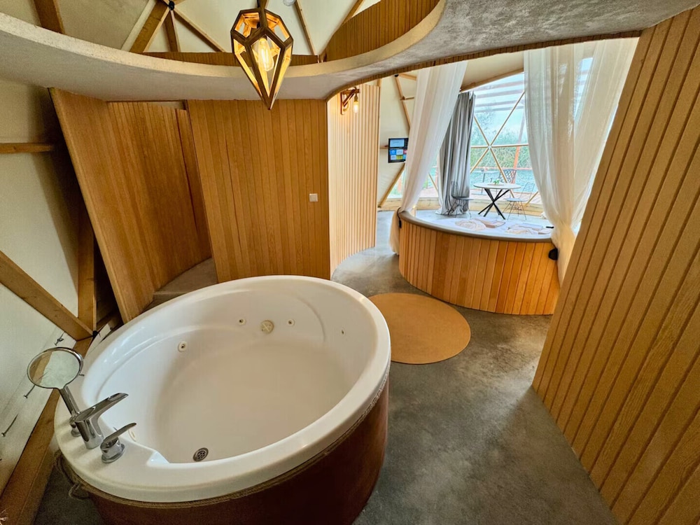 In Out Resort Glamping