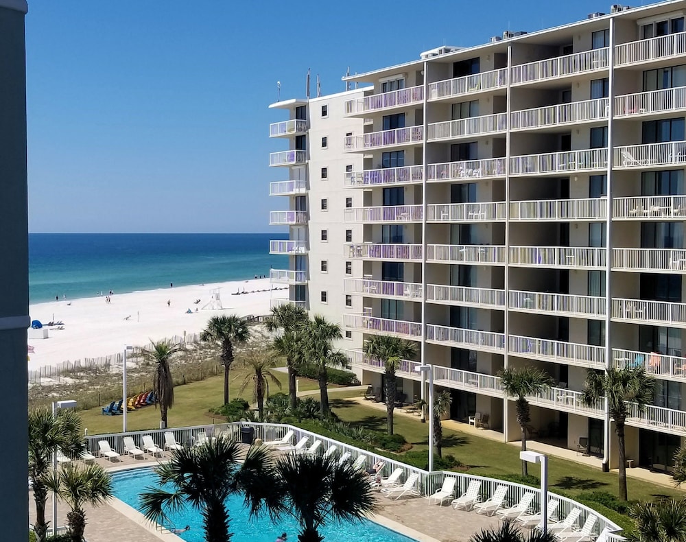 Tradewinds Condos by Hosteeva
