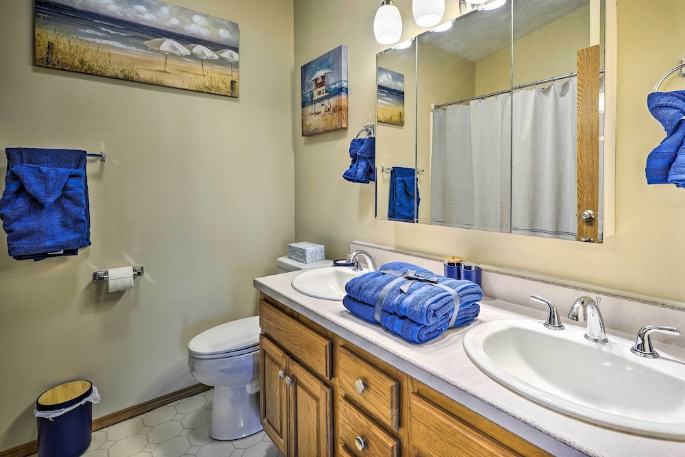 Indian Lake Vacation Rental 1 Mi to Beach! view 5