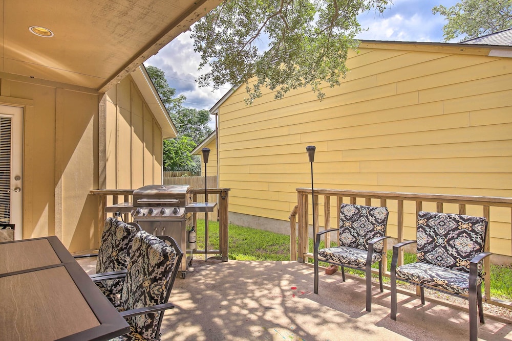 Family Retreat  1 Mi to Hill Country Mile! - Property Image 12
