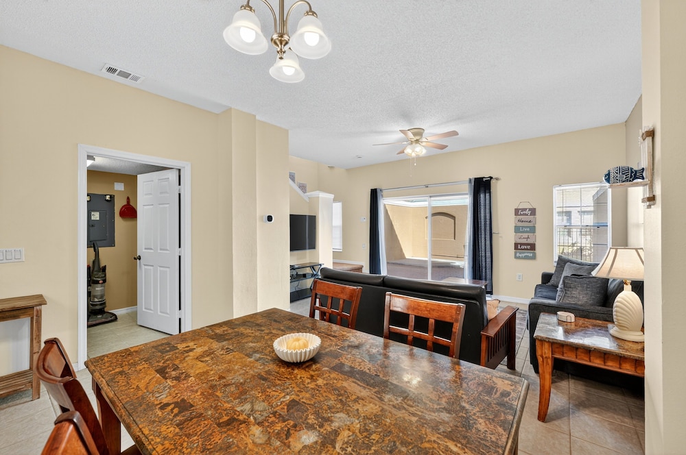 Modern Kissimmee Townhouse Near Disney 3 Bedroom Townhouse