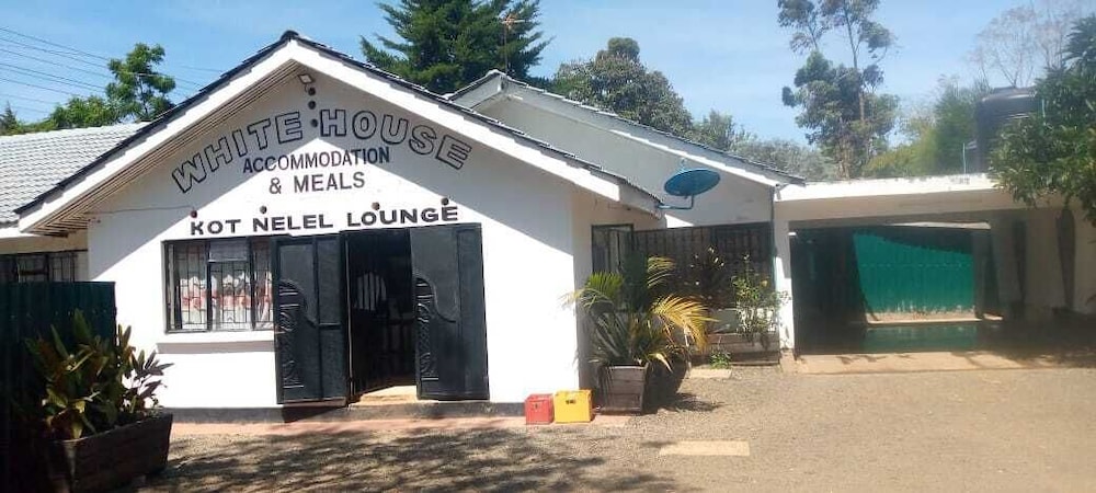 White House Lounge & Accommodation