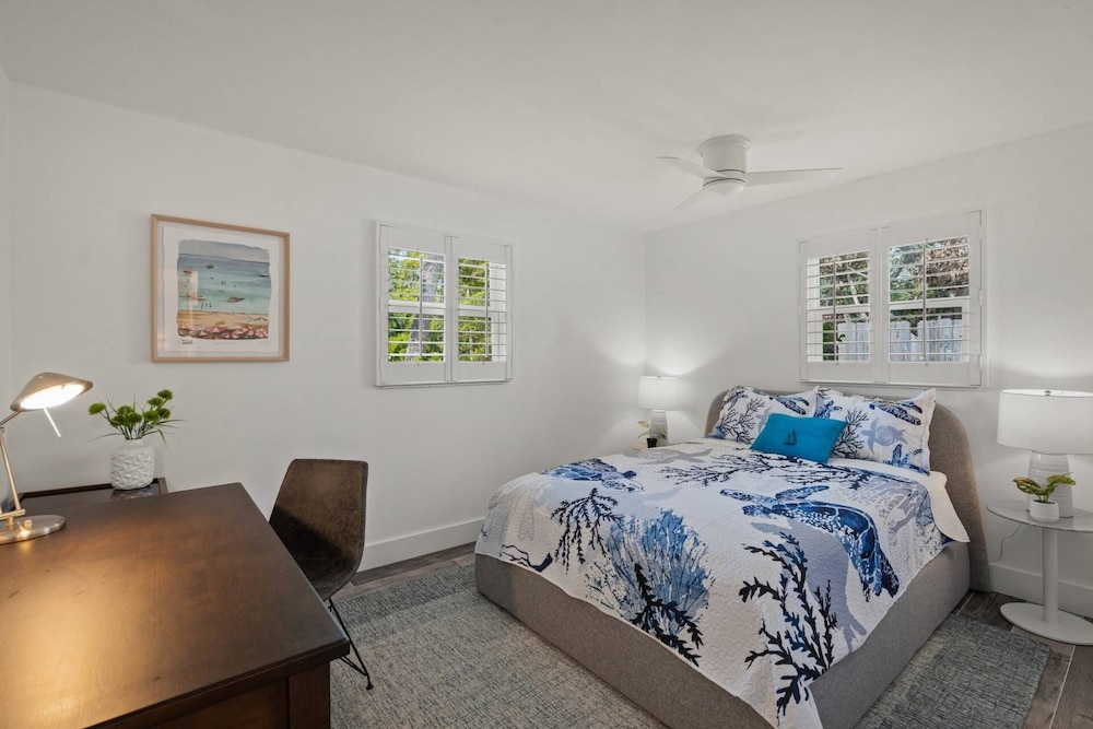 Dockside Getaway on Avenida