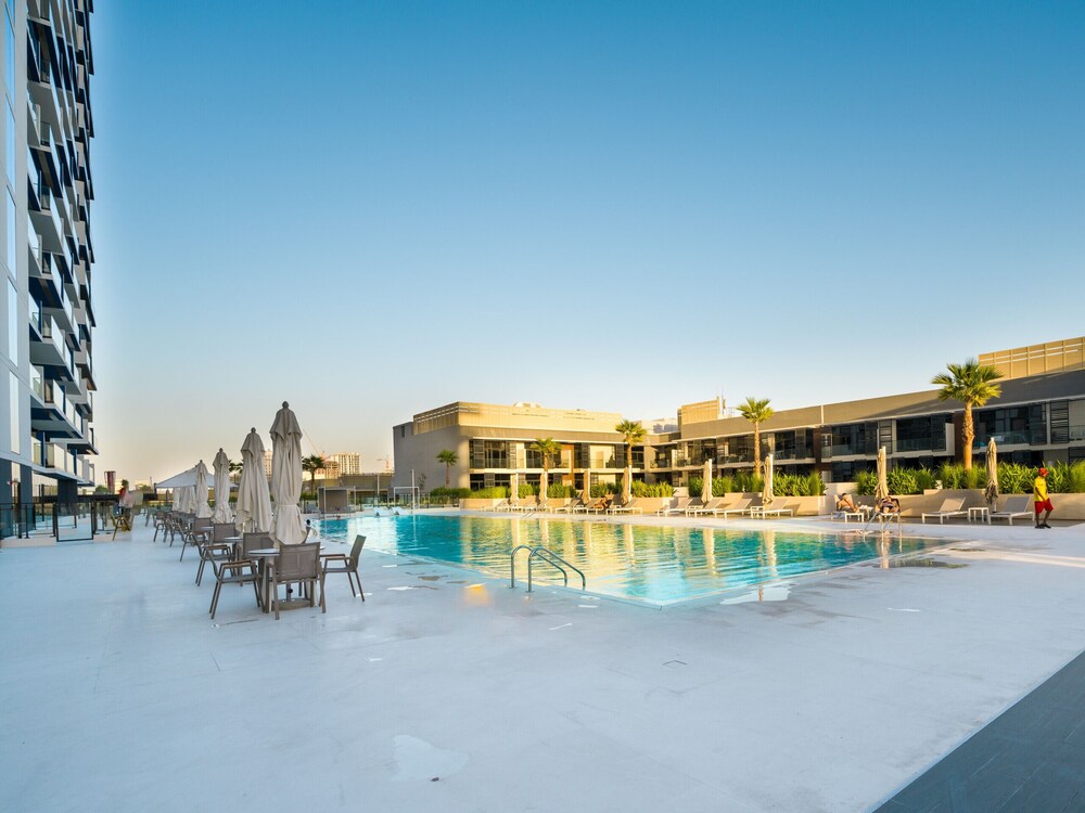 Easygo- Stylish 1bdr Binghatti Corner