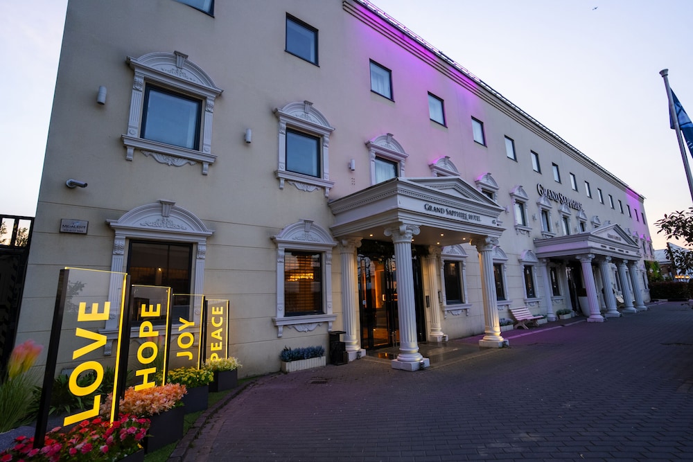 Croydon Vacations - Grand Sapphire Hotel  Banqueting - Property Image 17