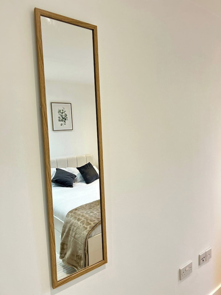 City Apartment-gym-terrace-games Room-free Parking
