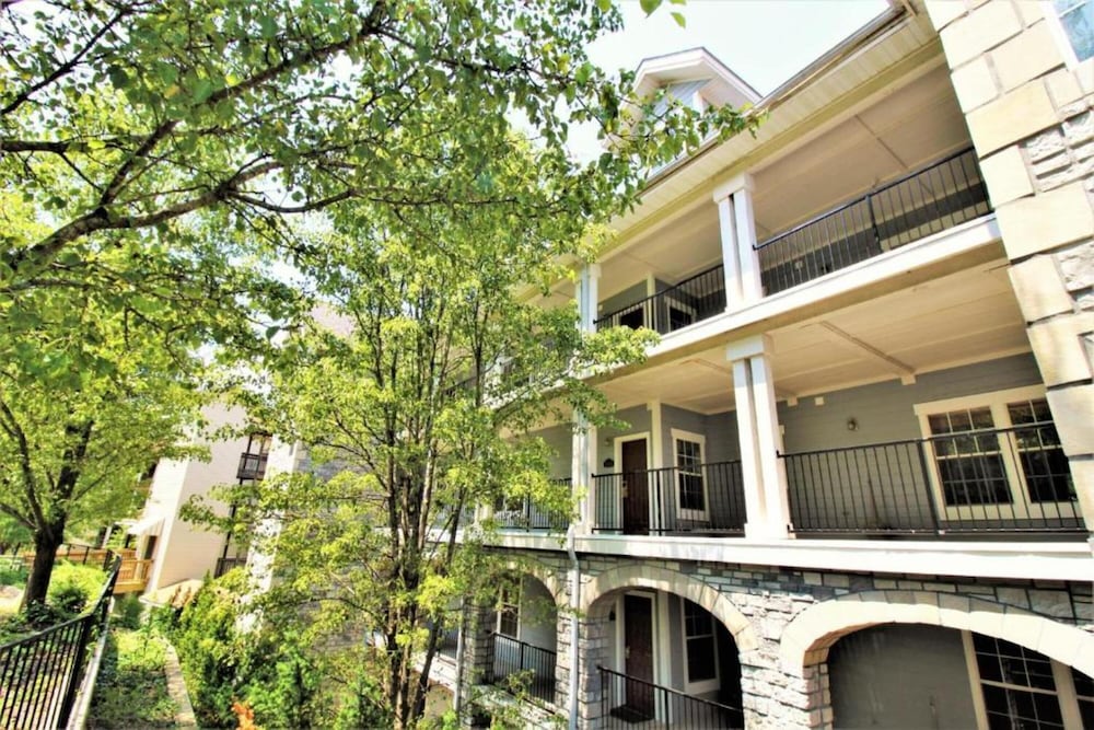 Branson's Great Rock Retreat view 5