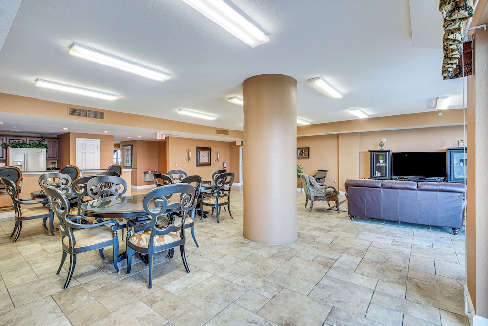 Daytona Beach Condo: Pool Access, Oceanfront view 3