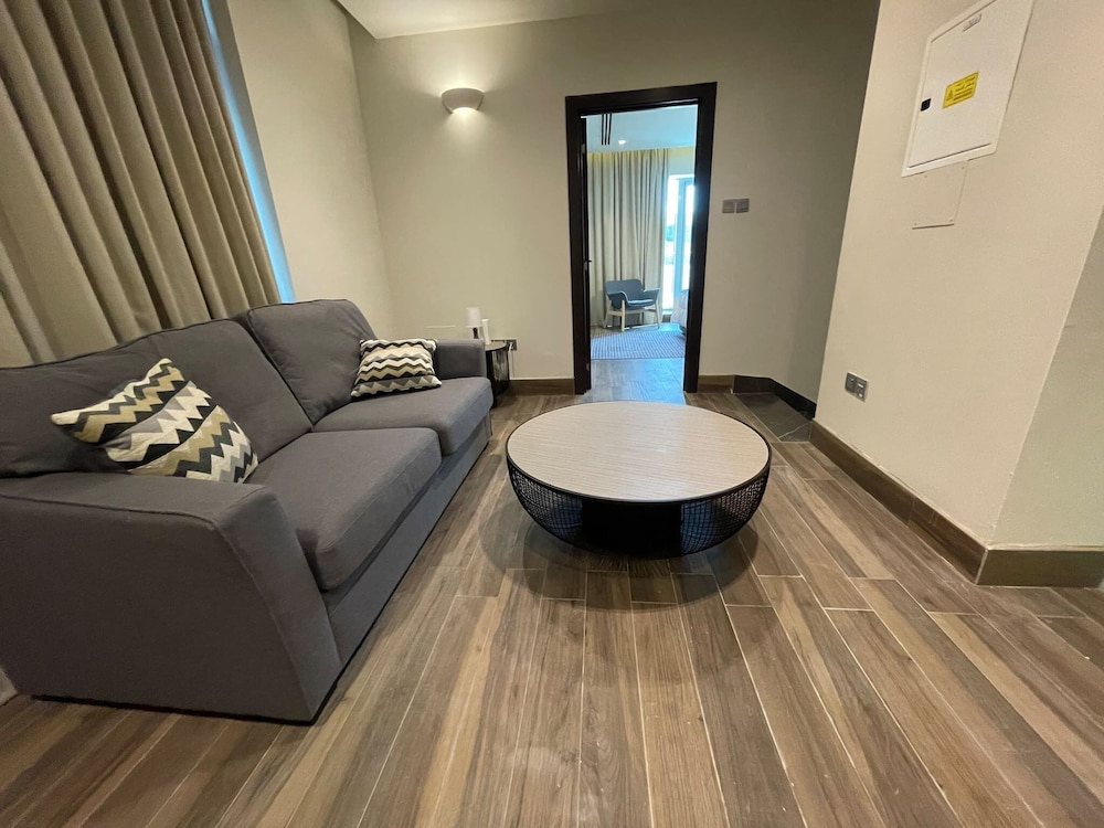 Best Townhouse On Jcv 4 Bedrooms With Jacuzzi