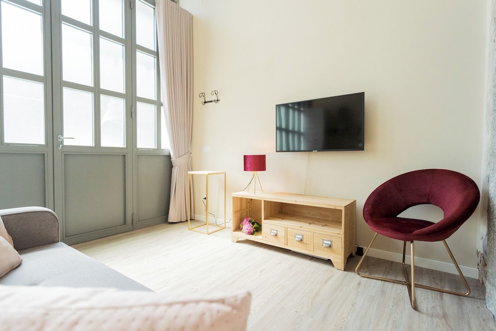 Romantic Escape City Centre With Jacuzzi & Parking by Rent all Como