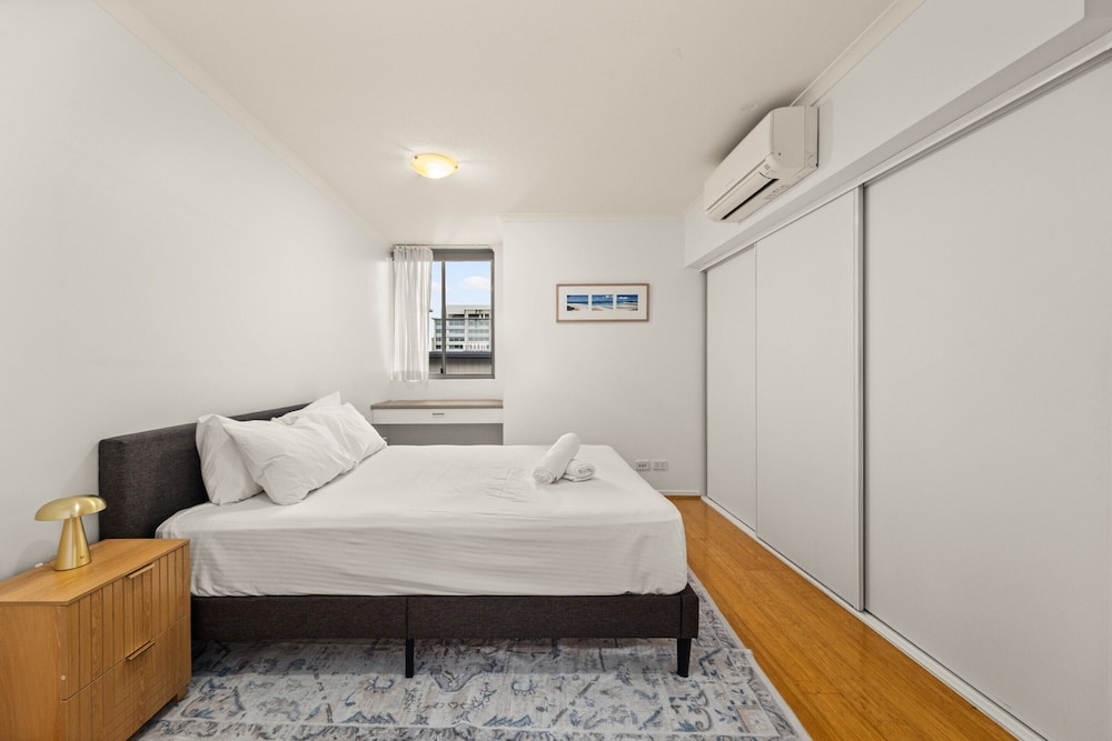 South Brisbane 2BR Apt With Gym & Sauna Access