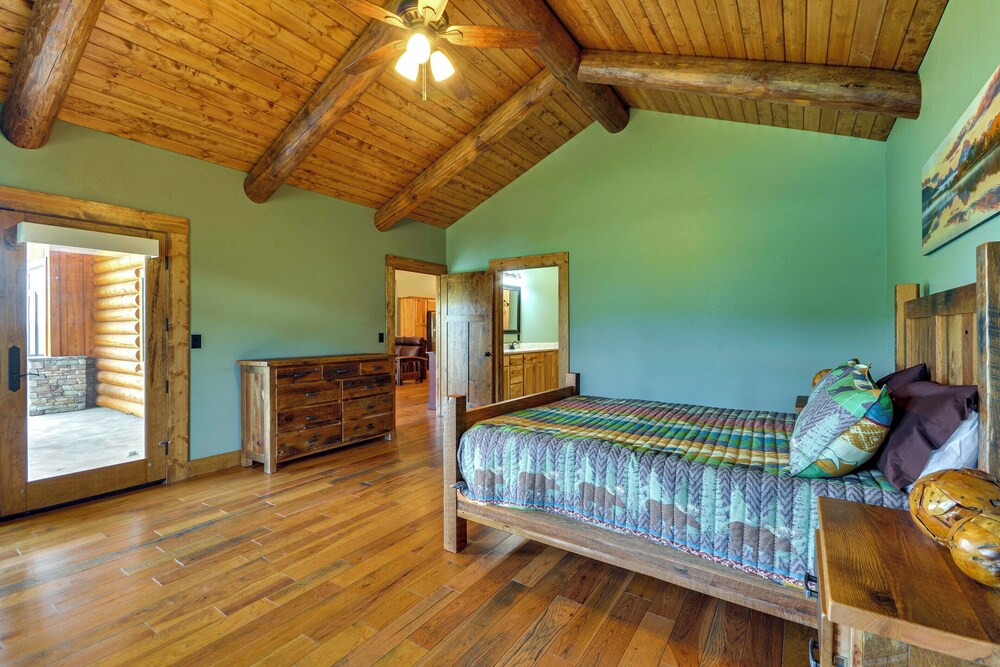 Spacious Cody Townhome: Private River Access!