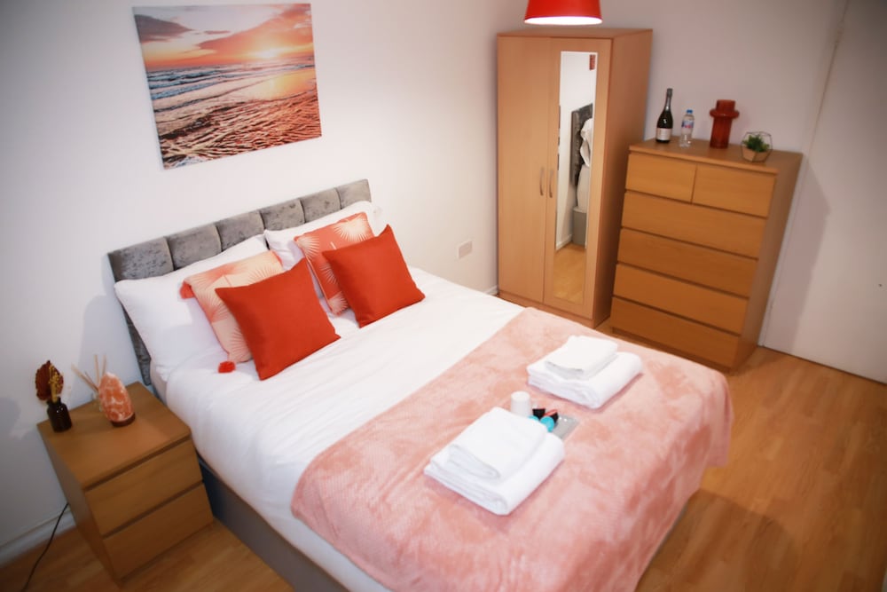 Lovely 2-bed Apartment in Harrow view 4