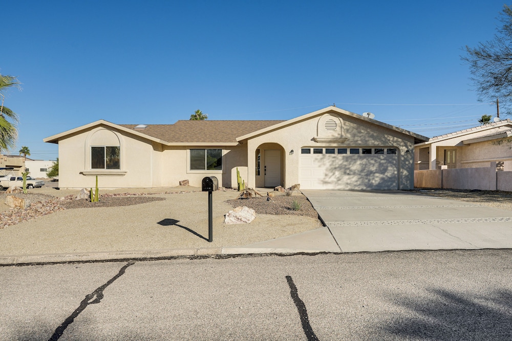 3 Mi to London Bridge: Home w/ Patio & Grill!
