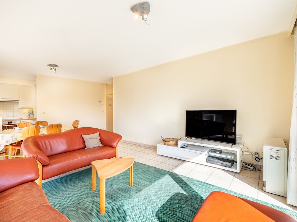 Modern 1st Floor Apartment in Oostduinkerke