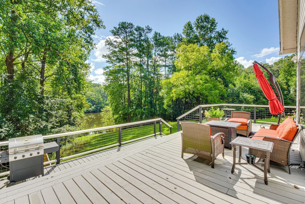 30 Acres & Pond: North Georgia Mtn Farmhouse