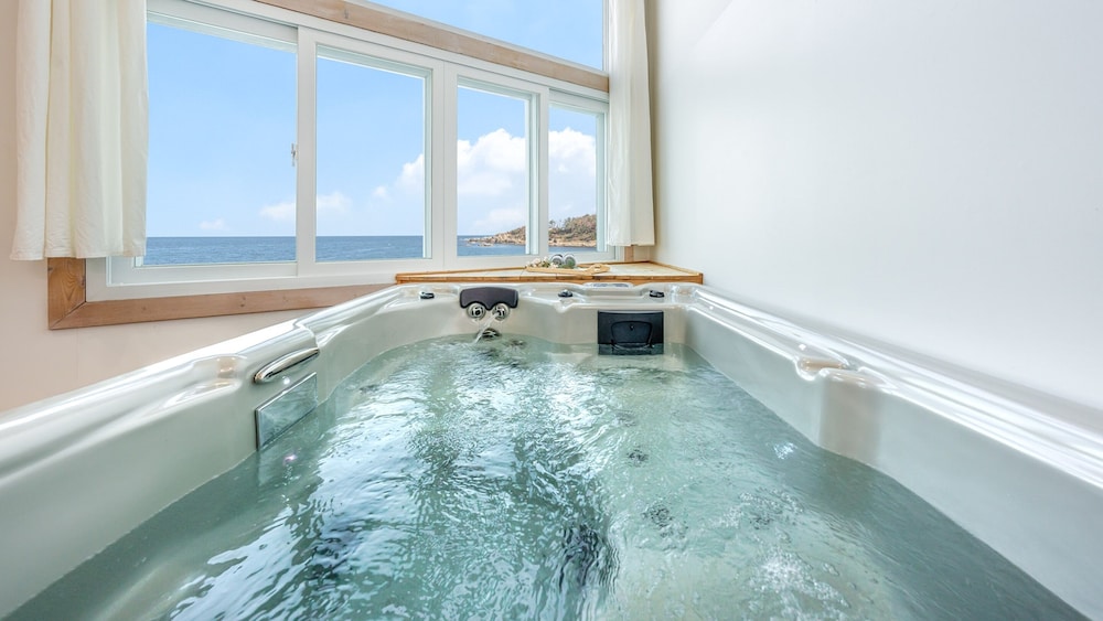 Pohang In The Blue Spa Pension