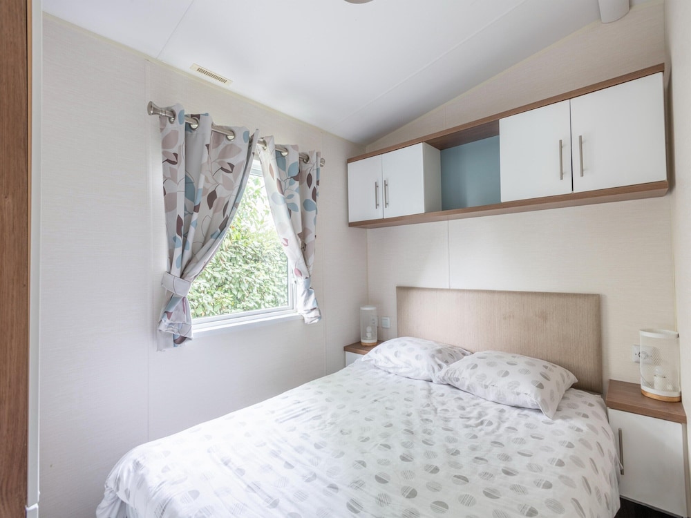 Mobile Home in Veuzain-sur-loire With Garden