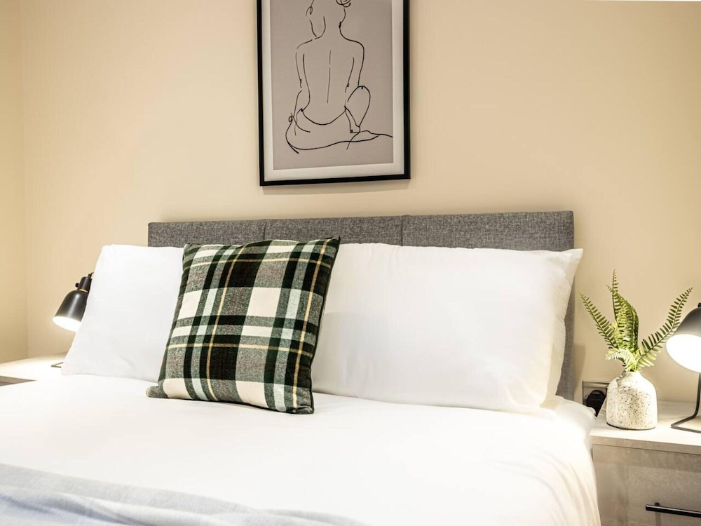 Luxe One Bed W/city View Near Ipswich Waterfront view 3