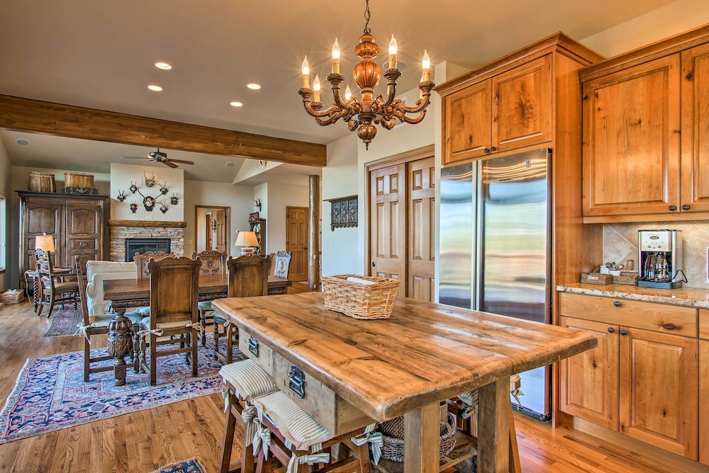 Lake & Mountain Views: Stunning Estes Park Home!