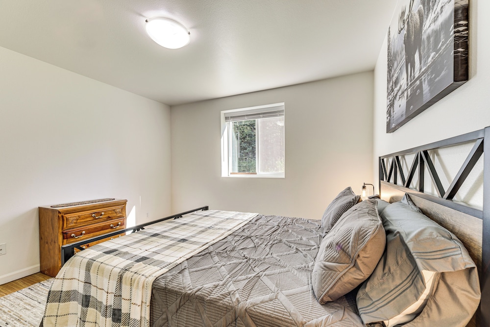 Spacious & Scenic Wasilla Getaway Near Adventures