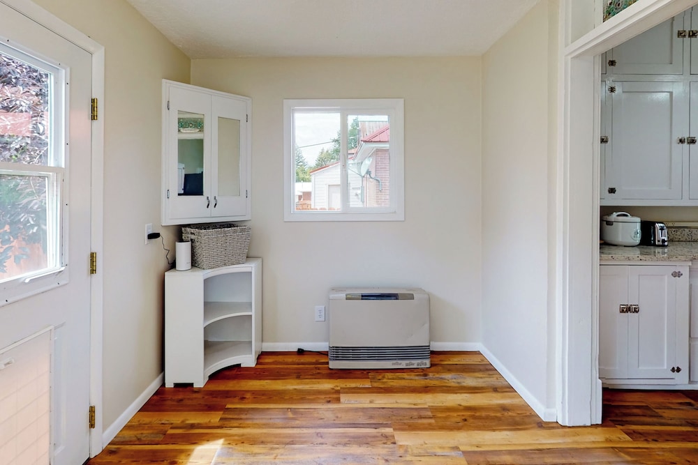 2BR Home w/ Mountain View, W & D, Private Yard