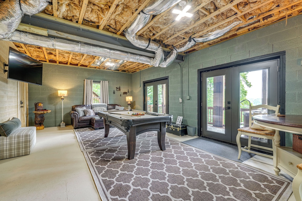 Hot Tub, Game Room & Views: Mars Hill Mtn Retreat!