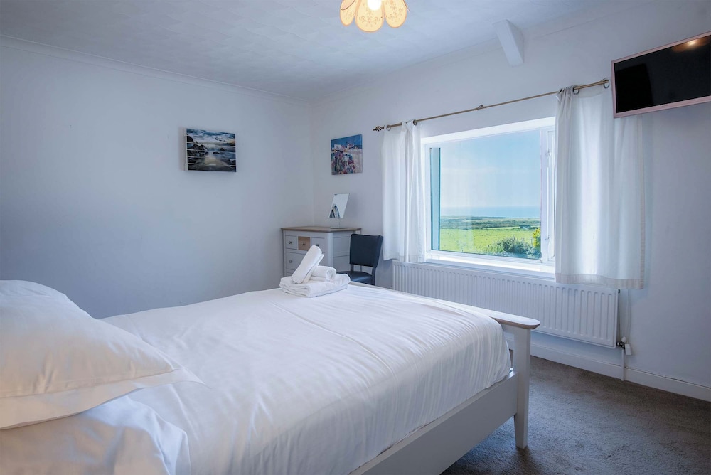 Channel View 3 Bedroom Rhossili Bay view 5