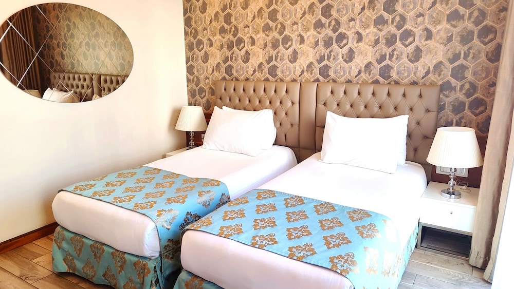 Old Port Otel - Image 21