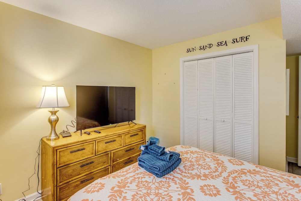 Direct Beach Access! Walkable Condo on Ocean Blvd