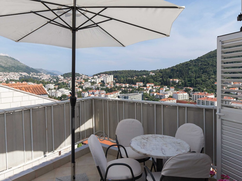 Green Hills Apartment - One Bedroom Apartment With Balcony and Sea View