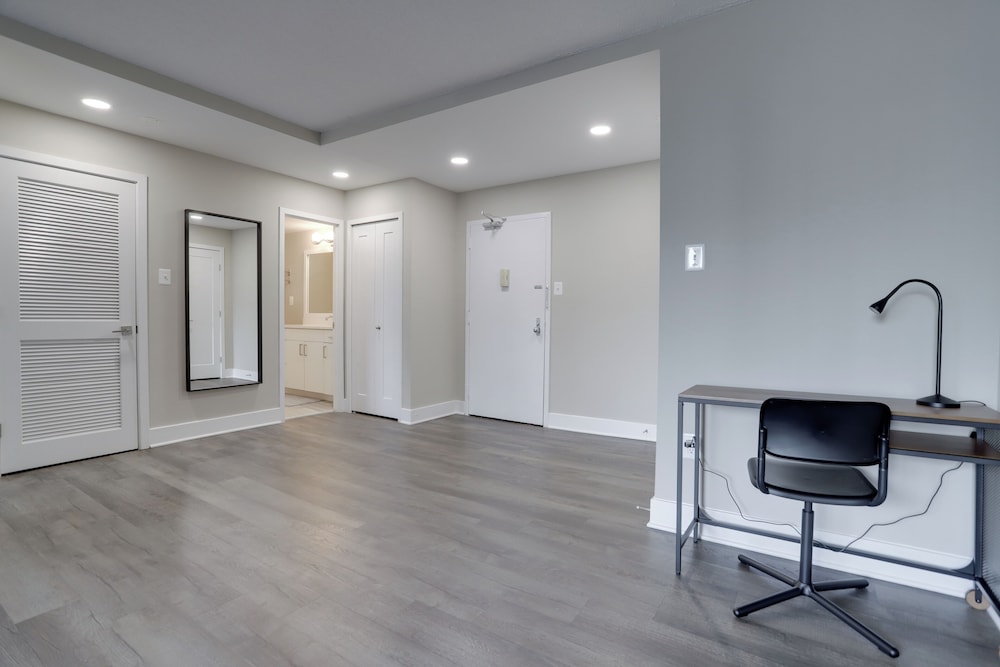 Walkable DC View Apartments
