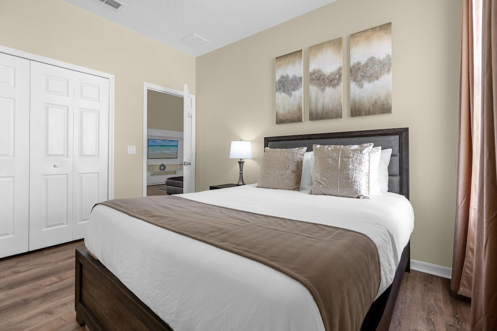 Upstay: Crystal Cove Resort Villa w/ Pool & Games