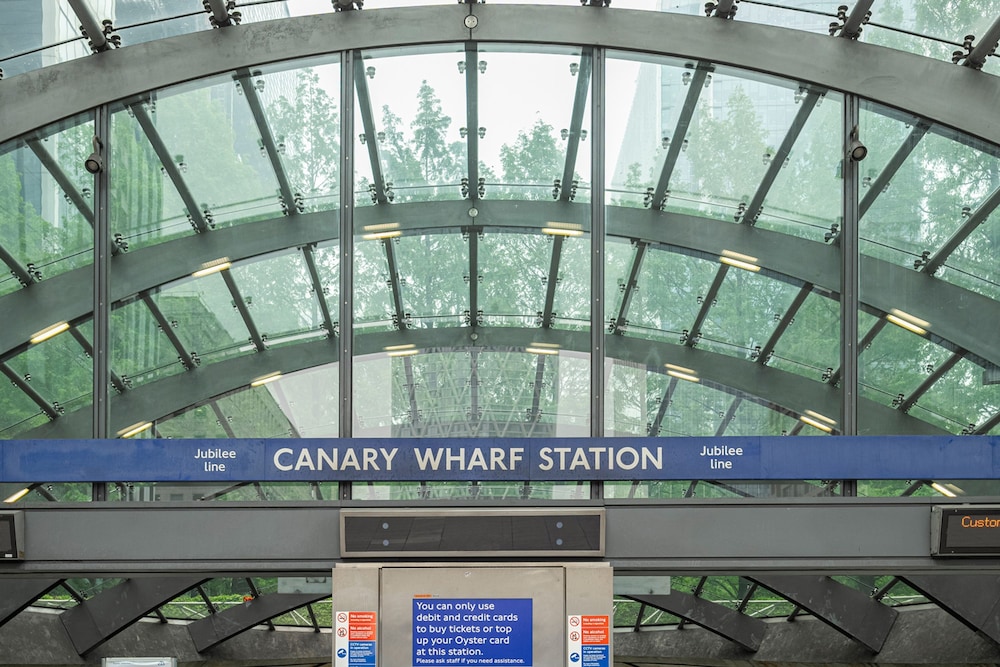 Stylish Three-bedroom Apartment in Canary Wharf