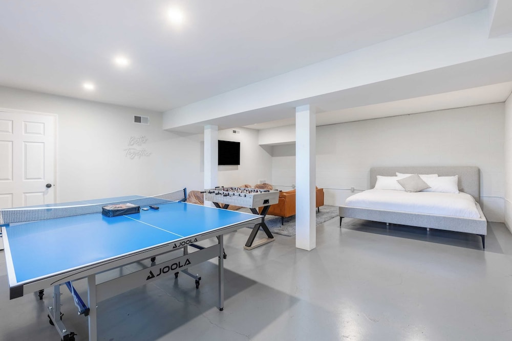 2 Cabins Porch w/ Hot Tub + Views, Game Room Dudley II & III by Avantstay