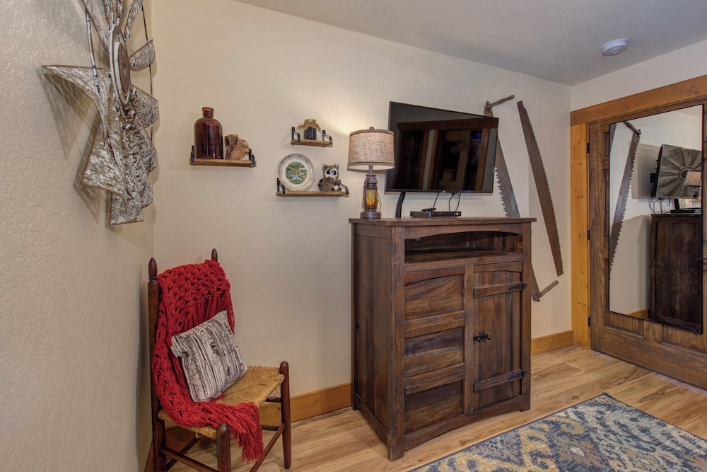 Luna Bear Lodge