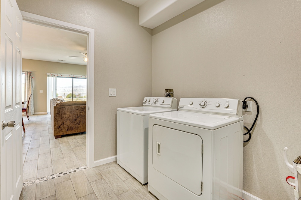 7 Mi to Golf: Mtn-view Retreat in Bullhead City