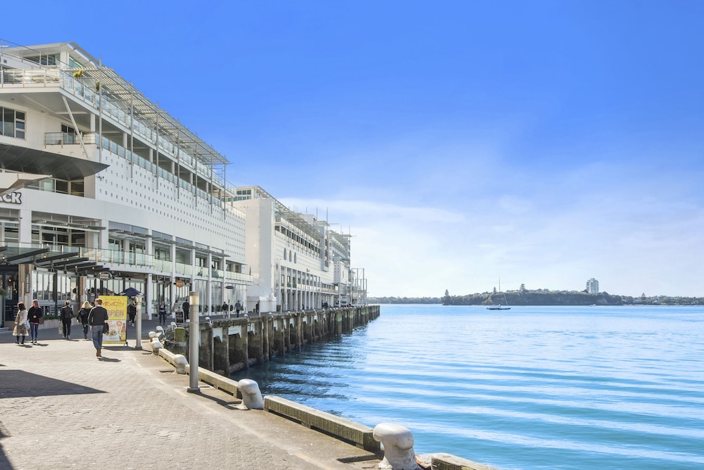 1BR Princes Wharf Seaview Apartment