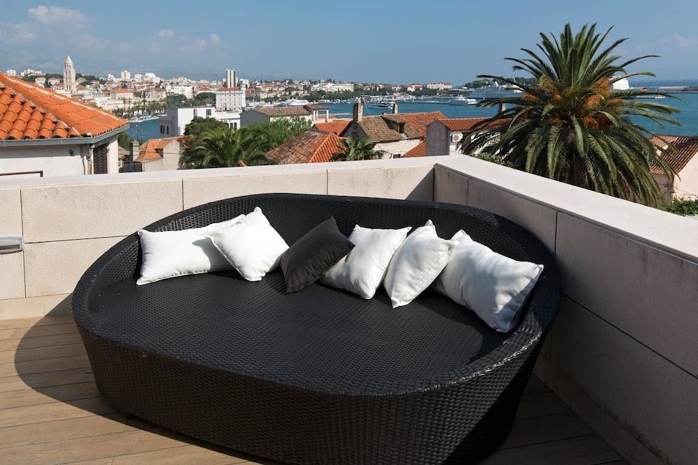 Luxury Villa White view 5